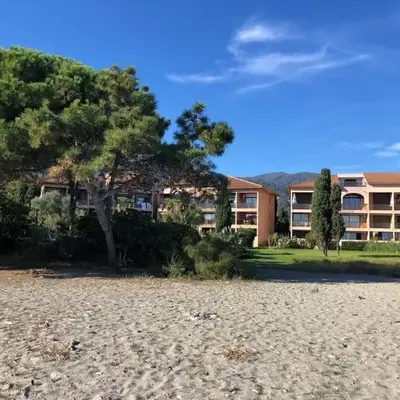 2026 - grand studio avec piscine et plage à 50 m