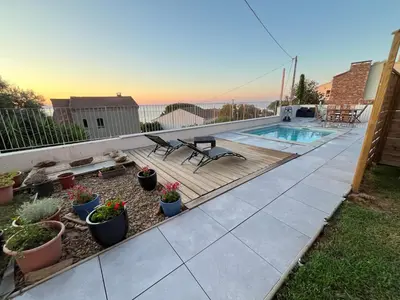 Piscine de l'établissement F2 REZ DE VILLA ENTRE MER ET MONTAGNE ou située à proximité