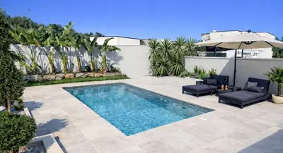 Piscine de l'établissement Villa Valentin 2 chambres avec piscine chauffé à Calvi ou située à proximité