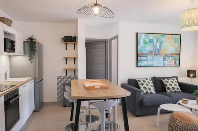 Cuisine ou kitchenette dans l'établissement Appartement La Balagne , Bord de mer, Grande Terrasse, Sant'Ambroggio