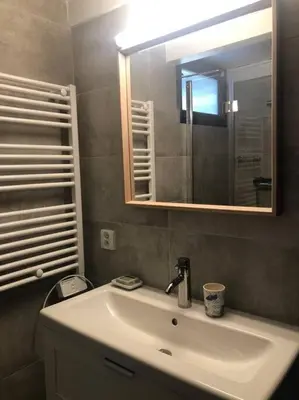 Salle de bains dans l'établissement Duplex au Village