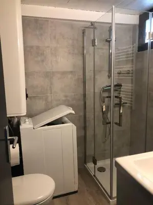 Salle de bains dans l'établissement Duplex au Village