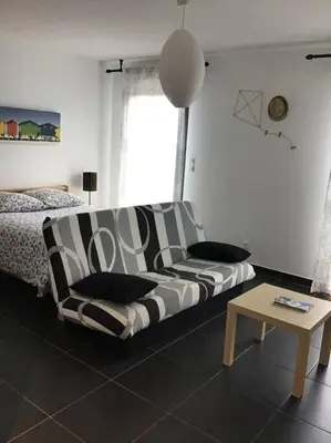 Coin salon dans l'établissement Superbe T1 à bastia vue sur mer