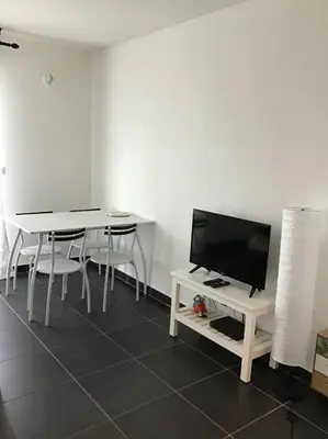 Télévision ou salle de divertissement dans l'établissement Superbe T1 à bastia vue sur mer