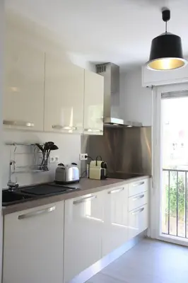 Cuisine ou kitchenette dans l'établissement Centru Appart lumineux vue mer 5 min à pied de la plage et du centre
