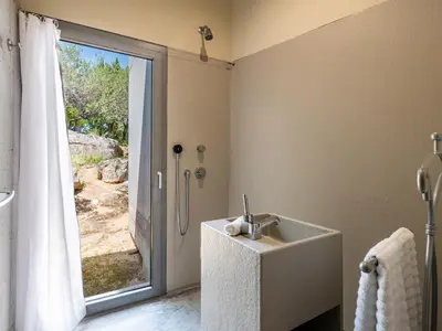 Salle de bains dans l'établissement Villa Casa Suttana by Interhome