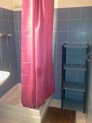 Salle de bains dans l'établissement Appartement F1 Calvi à 150 mètres de la plage