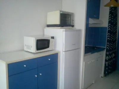 Cuisine ou kitchenette dans l'établissement Appartement F1 Calvi à 150 mètres de la plage