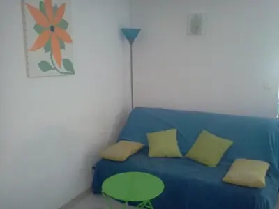 Coin salon dans l'établissement Appartement F1 Calvi à 150 mètres de la plage
