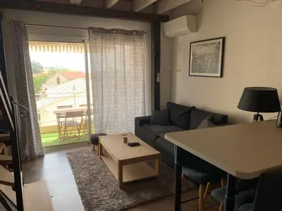Coin salon dans l'établissement Prunete - Appartement - 2 personnes - Piscine
