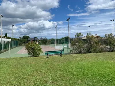 Tennis ou squash au sein de l'appartement ou à proximité