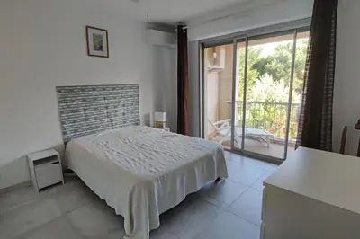 Un ou plusieurs lits dans un hébergement de l'établissement Calvi T3 climatisé 150 m plage