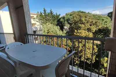 Balcon ou terrasse dans l'établissement Calvi T3 climatisé 150 m plage