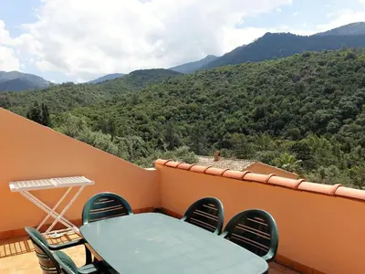 Vue générale sur la montagne ou vue sur la montagne depuis l'appartement
