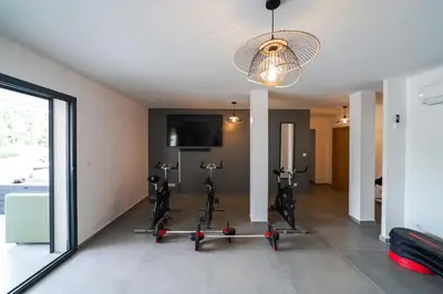 Salle ou équipements de sports de l'établissement Très belle villa à Ghisonaccia avec piscine chauffée