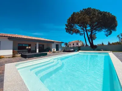 Piscine de l'établissement Capella Suttana ou située à proximité
