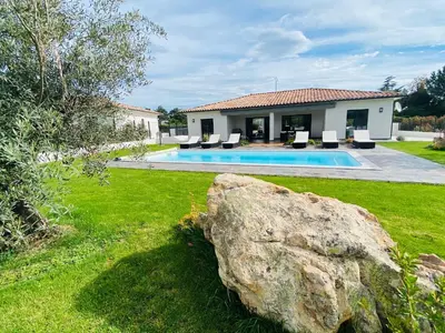 Piscine de l'établissement Capella Suttana ou située à proximité