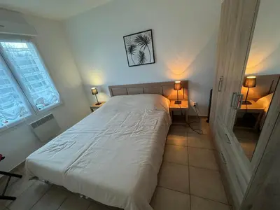 Un ou plusieurs lits dans un hébergement de l'établissement Charmant appartement dans résidence avec piscines