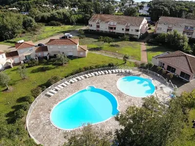 Piscine de l'établissement Charmant appartement dans résidence avec piscines ou située à proximité