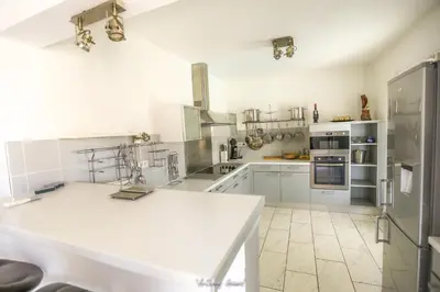 Cuisine ou kitchenette dans l'établissement Résidence MARI