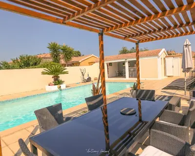 Piscine de l'établissement Résidence MARI ou située à proximité