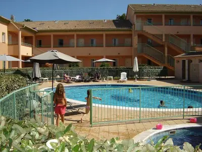 Piscine de l'établissement Grazioso bilocale a 200 m dal mare in residence con piscina e WI-FI ou située à proximité