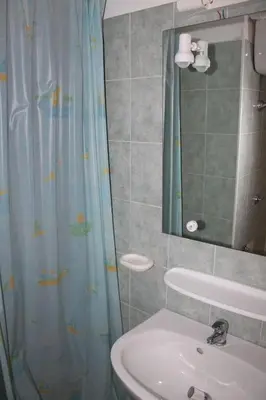 Salle de bains dans l'établissement Grazioso bilocale a 200 m dal mare in residence con piscina e WI-FI