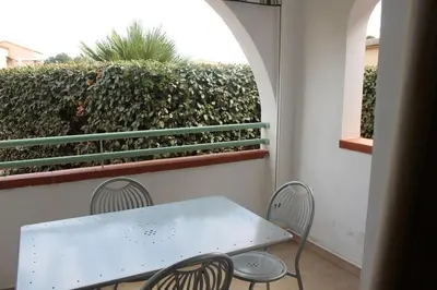 Balcon ou terrasse dans l'établissement Grazioso bilocale a 200 m dal mare in residence con piscina e WI-FI