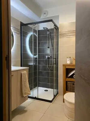 Salle de bains dans l'établissement Bord de mer, 2 chambres