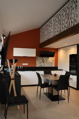 Cuisine ou kitchenette dans l'établissement maison climatisée 150 m de la mer