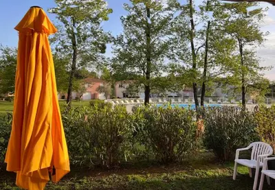 Jardin de l'établissement Villa avec terrasse et vue piscine, proche plage