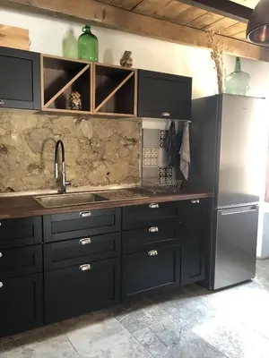 Cuisine ou kitchenette dans l'établissement The Charming House