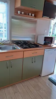 Cuisine ou kitchenette dans l'établissement Le jardin de Domi