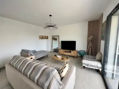 Télévision ou salle de divertissement dans l'établissement Casa Lamaghjone - Villa T4 avec piscine chauffée à 3,5km de la mer