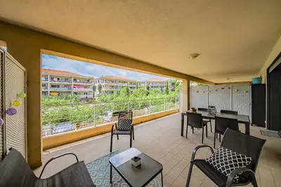 Coin salon dans l'établissement Grand T2 terrasse 27m2 plein sud Folelli centre