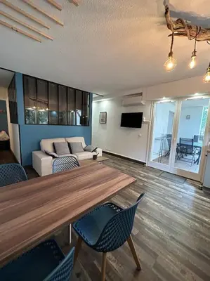 Télévision ou salle de divertissement dans l'établissement Casa Victor - Jardin privatif, proche plage et centre