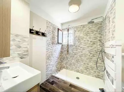 Salle de bains dans l'établissement Casa Victor - Jardin privatif, proche plage et centre