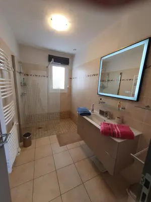 Salle de bains dans l'établissement CAP CORSE VILLA VUE MER et MONTAGNE