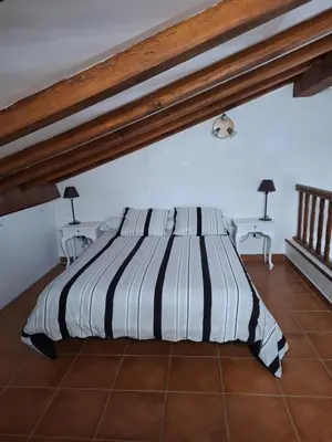 Un ou plusieurs lits dans un hébergement de l'établissement Studio mezzanine 4 personnes Linguizetta marine de Bravone Corse