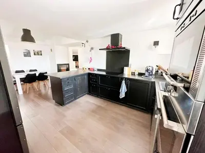Cuisine ou kitchenette dans l'établissement Magnifique duplex de 130 m² à Corte (centre ville)