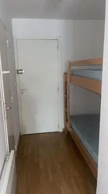 Un ou plusieurs lits dans un hébergement de l'établissement Magnifique studio en bord de mer