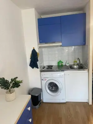 Cuisine ou kitchenette dans l'établissement Magnifique studio en bord de mer