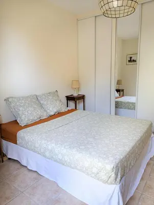 Un ou plusieurs lits dans un hébergement de l'établissement Magnifique villa entre mer et montagne