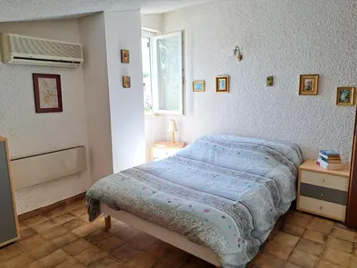 Un ou plusieurs lits dans un hébergement de l'établissement Mini villa jardin 50 m plage