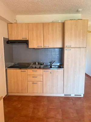 Cuisine ou kitchenette dans l'établissement Appartement, 60m2, 6 couchages avec piscines à Marine de Bravone, Linguizetta, résidence Sognu Di mare Corse