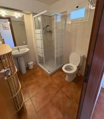 Salle de bains dans l'établissement Appartement, 60m2, 6 couchages avec piscines à Marine de Bravone, Linguizetta, résidence Sognu Di mare Corse