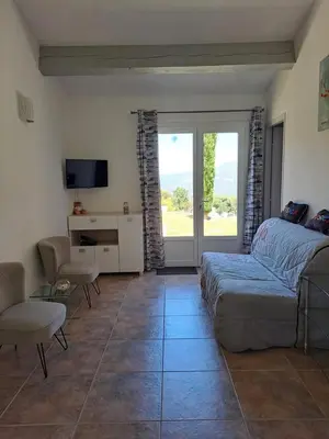 Coin salon dans l'établissement Villa Cutalello coté montagne Calenzana
