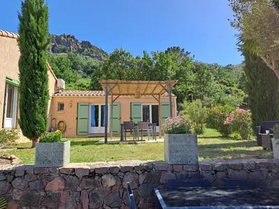 Vue générale sur la montagne ou vue sur la montagne depuis l'appartement