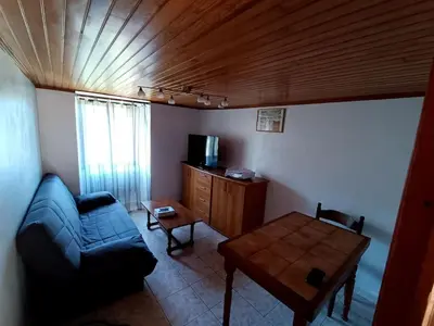 Télévision ou salle de divertissement dans l'établissement Maison de village