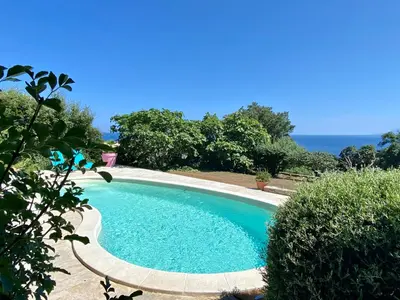 Piscine de l'établissement Bella Vita Brando ou située à proximité